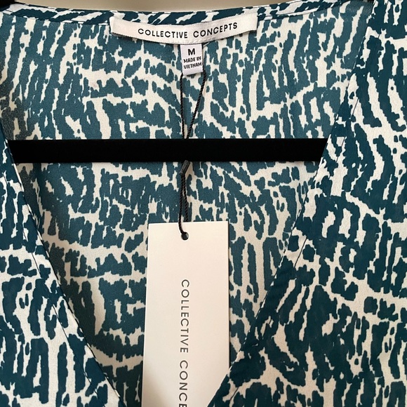 Creative concepts top, new, teal and white. Medium - Picture 2 of 2